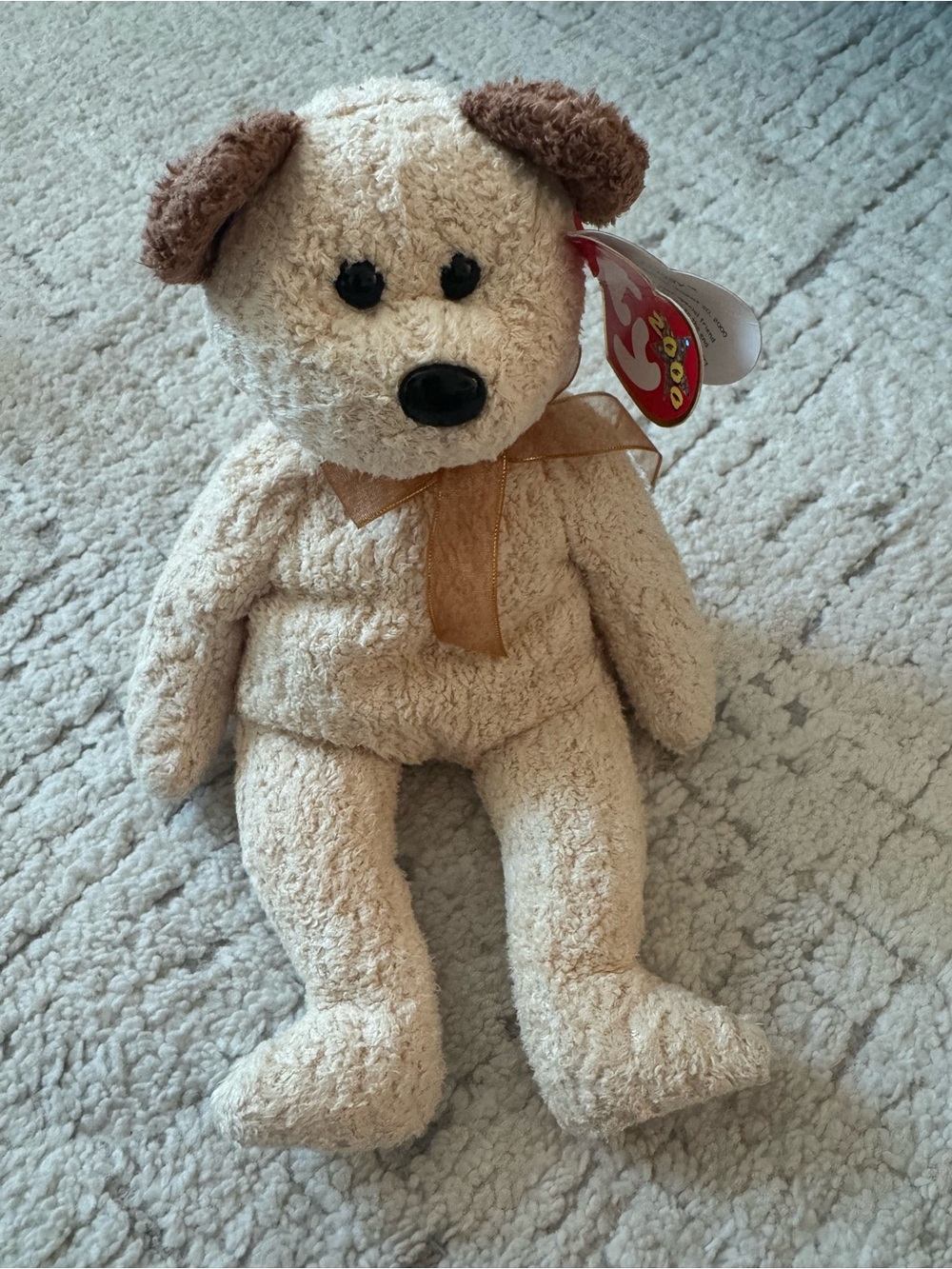 TY 2000 Beanie Babies Collection Huggy the Bear Beanie Baby DOB: August 20, 20